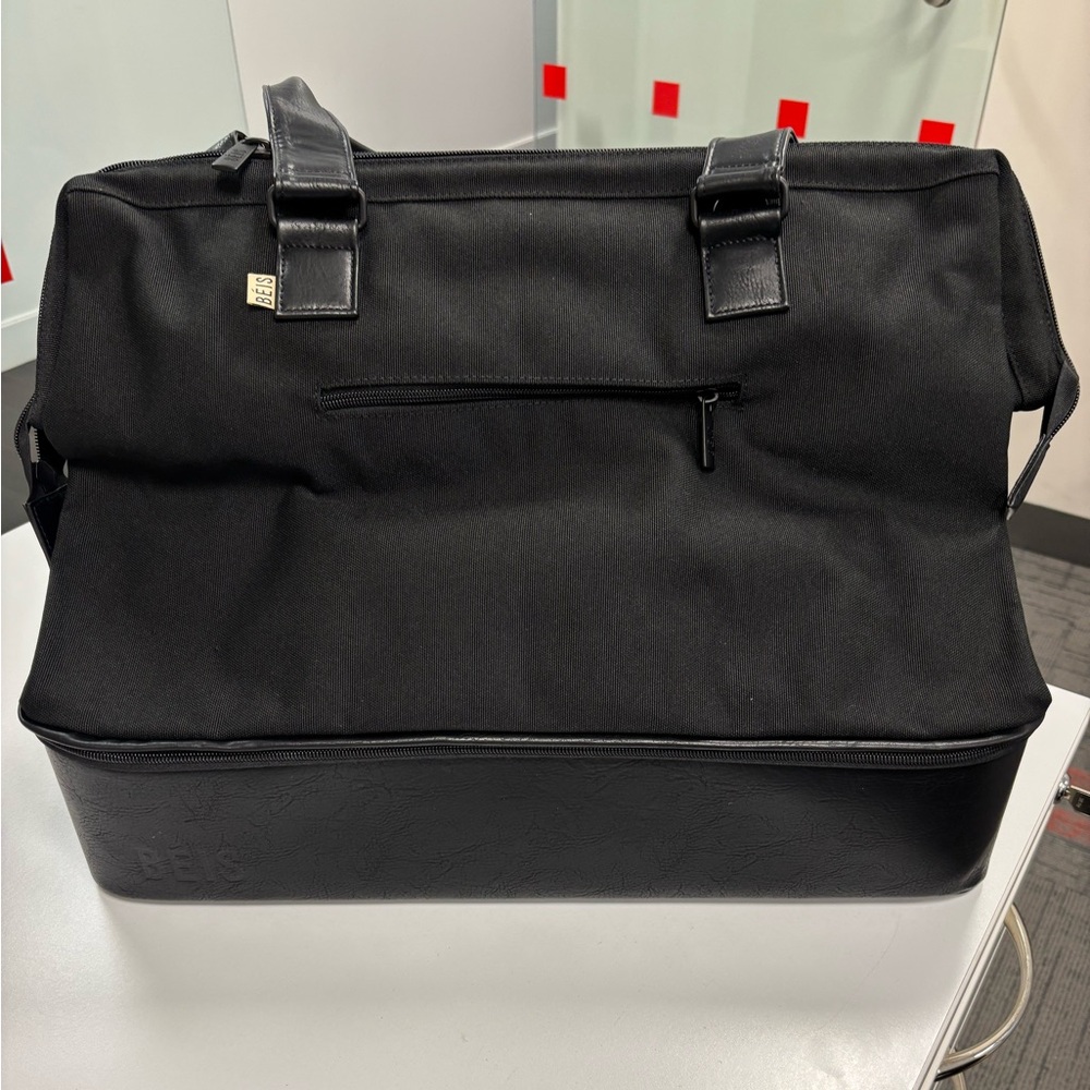 Beis The Convertible Weekender in Black